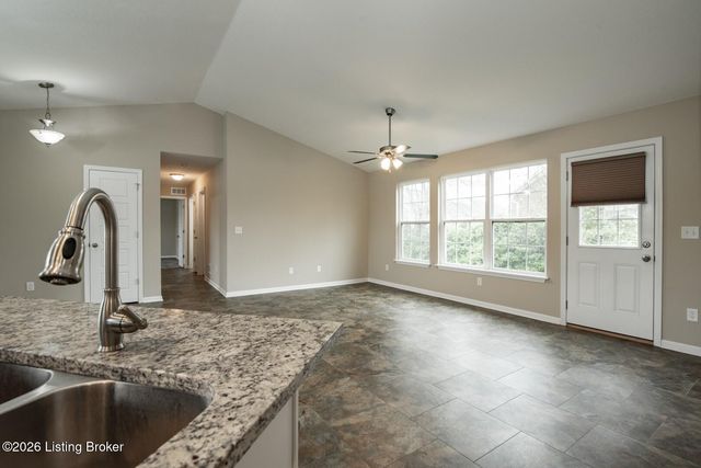 540 University Dr, Radcliff, KY 40160