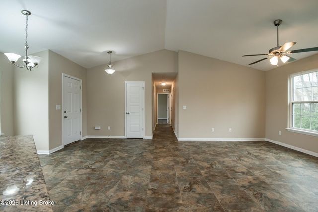 540 University Dr, Radcliff, KY 40160