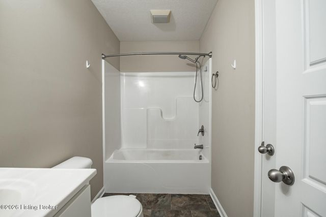 540 University Dr, Radcliff, KY 40160