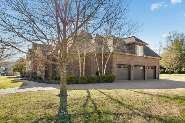 1035 Dorset Dr, Hendersonville, TN 37075