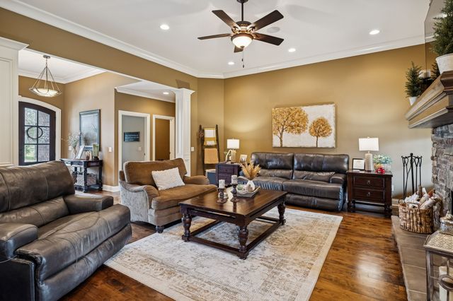 1035 Dorset Dr, Hendersonville, TN 37075