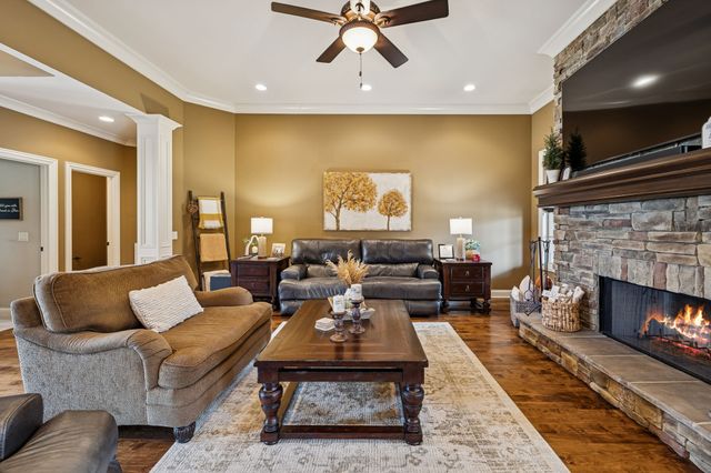 1035 Dorset Dr, Hendersonville, TN 37075