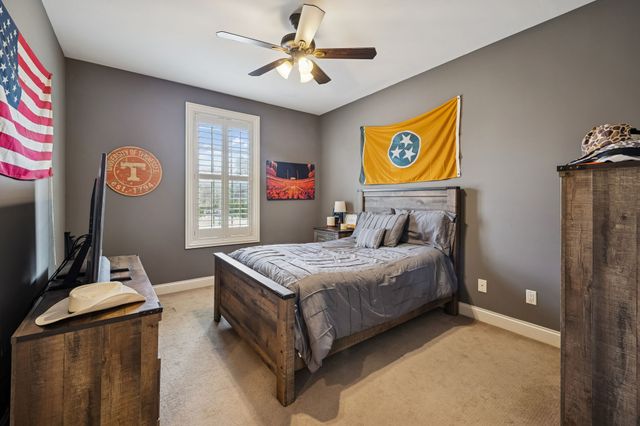 1035 Dorset Dr, Hendersonville, TN 37075