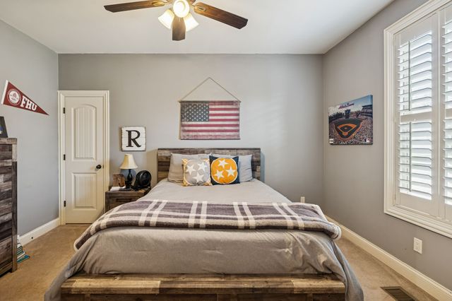 1035 Dorset Dr, Hendersonville, TN 37075