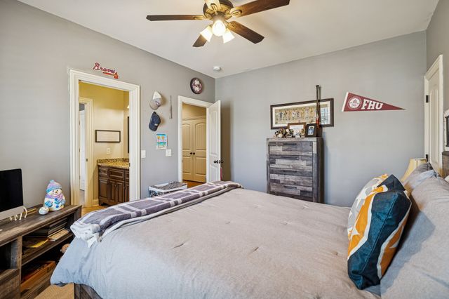 1035 Dorset Dr, Hendersonville, TN 37075