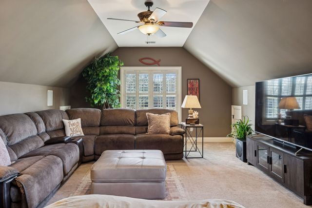 1035 Dorset Dr, Hendersonville, TN 37075