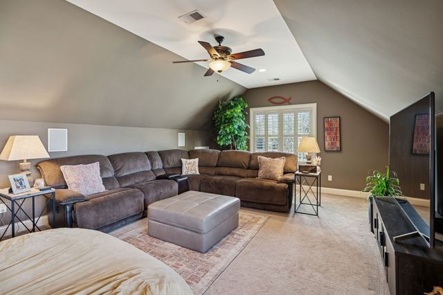 1035 Dorset Dr, Hendersonville, TN 37075