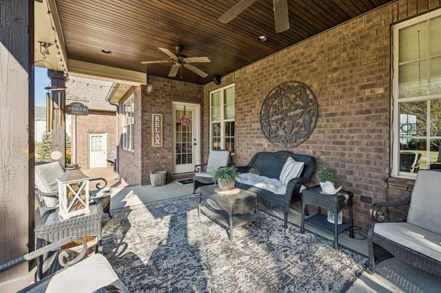 1035 Dorset Dr, Hendersonville, TN 37075