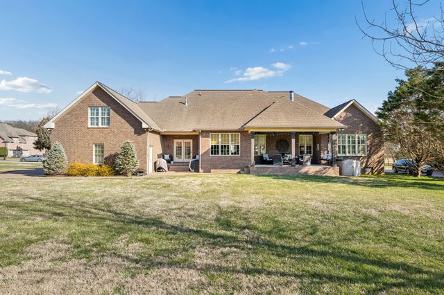 1035 Dorset Dr, Hendersonville, TN 37075