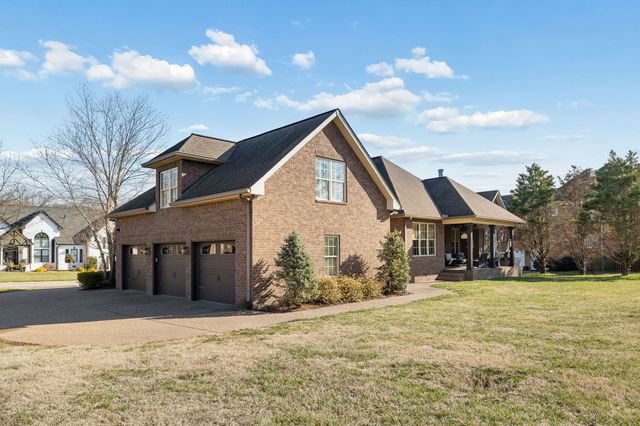 1035 Dorset Dr, Hendersonville, TN 37075