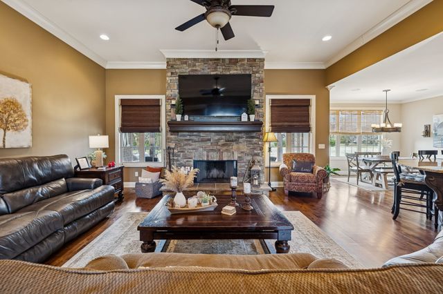 1035 Dorset Dr, Hendersonville, TN 37075