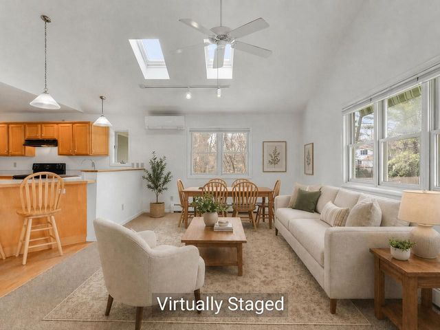 98 Stokes Lane, Shelburne, VT 05482