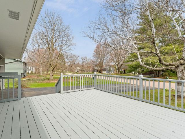 98 Stokes Lane, Shelburne, VT 05482