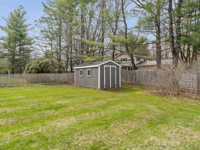 98 Stokes Lane, Shelburne, VT 05482