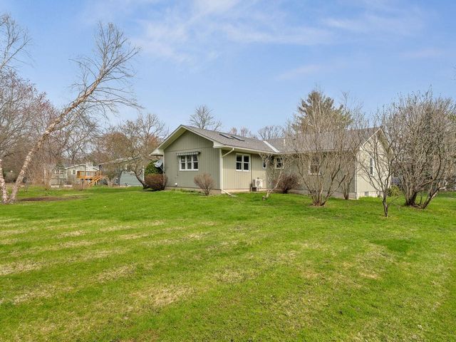 98 Stokes Lane, Shelburne, VT 05482