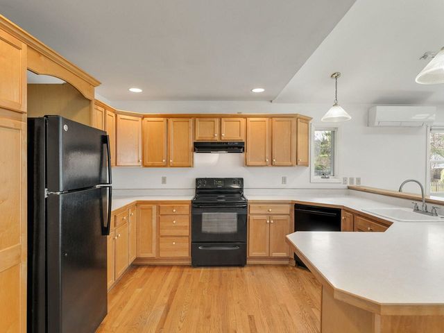 98 Stokes Lane, Shelburne, VT 05482