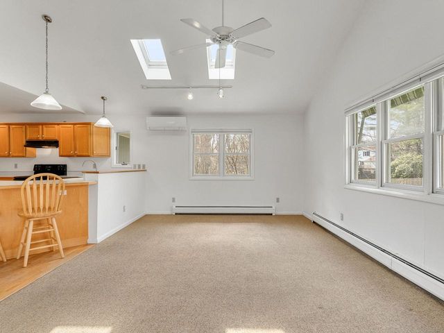98 Stokes Lane, Shelburne, VT 05482