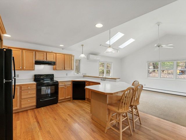 98 Stokes Lane, Shelburne, VT 05482