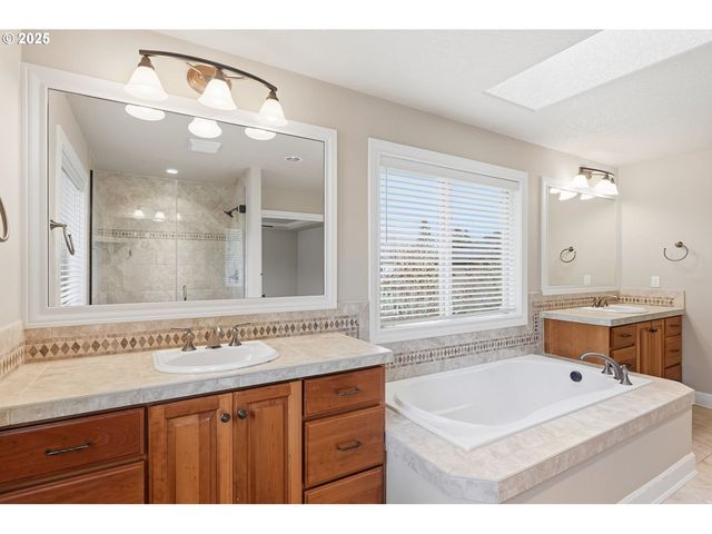 16955 Sw RICHEN PARK Cir, Sherwood, OR 97140