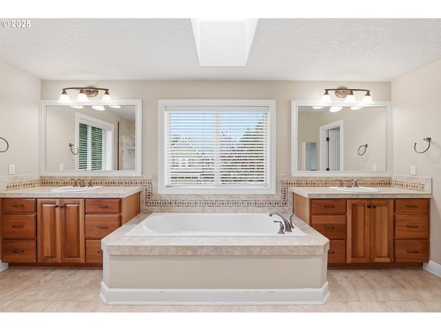 16955 Sw RICHEN PARK Cir, Sherwood, OR 97140