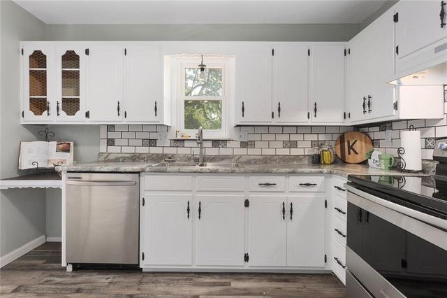 SW Rockwood Street, Blue Springs, MO 61014