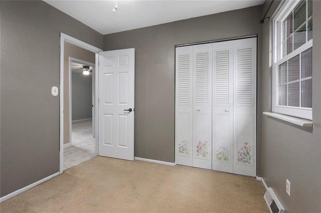 SW Rockwood Street, Blue Springs, MO 61014
