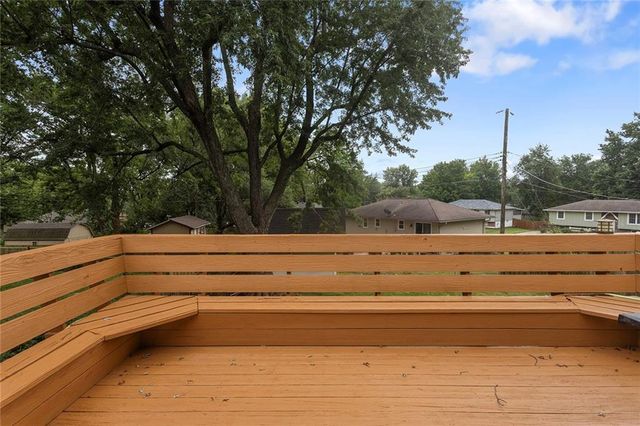 SW Rockwood Street, Blue Springs, MO 61014