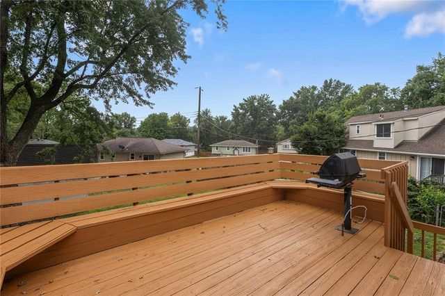SW Rockwood Street, Blue Springs, MO 61014