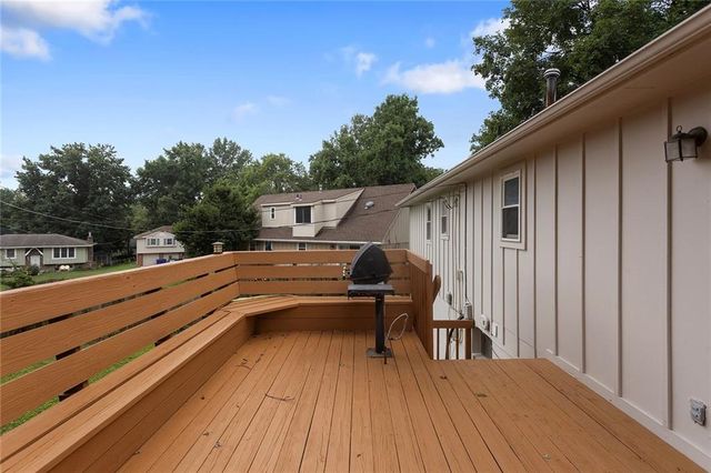 SW Rockwood Street, Blue Springs, MO 61014