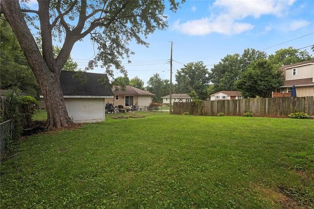 SW Rockwood Street, Blue Springs, MO 61014