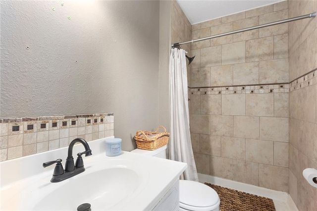 SW Rockwood Street, Blue Springs, MO 61014