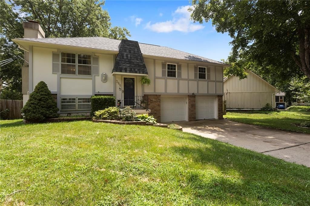 SW Rockwood Street, Blue Springs, MO 61014