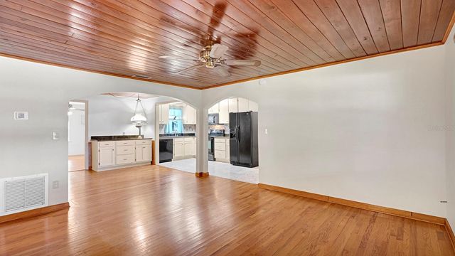 5824 DELTA STREET, Orlando, FL 32807