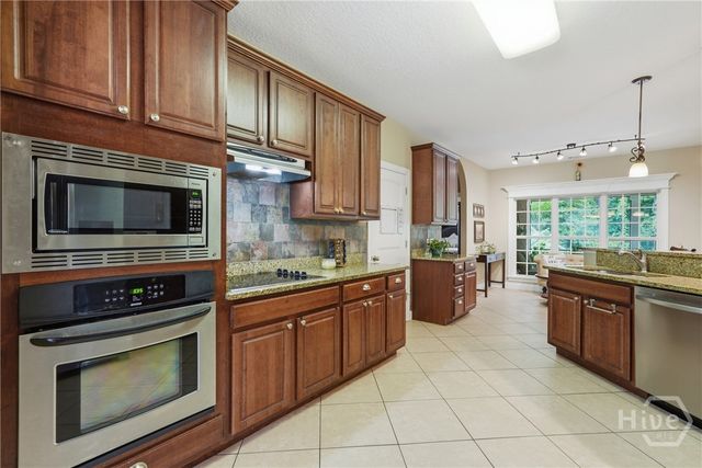 141 Saint Catherine Circle, Richmond Hill, GA 31324