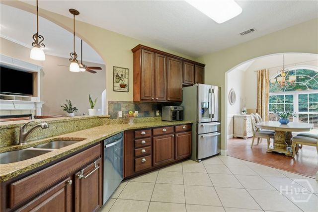 141 Saint Catherine Circle, Richmond Hill, GA 31324