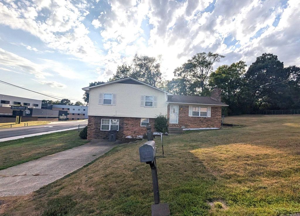 101 Holt, Hot Springs, AR 71913