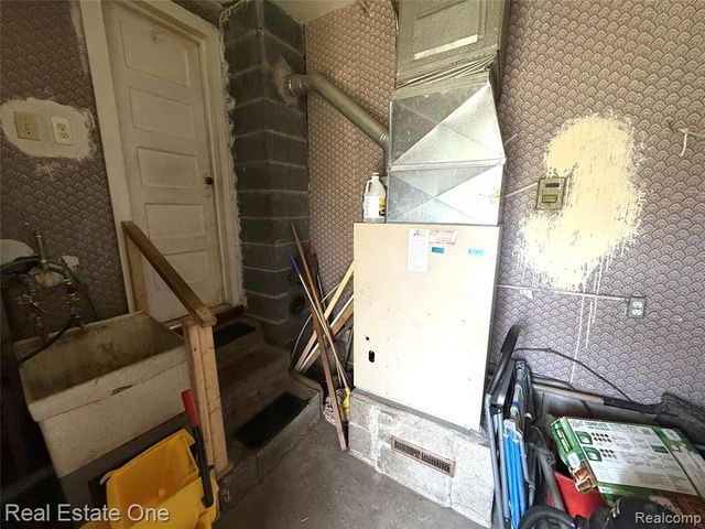 18318 Deering Street, Livonia, MI 48152