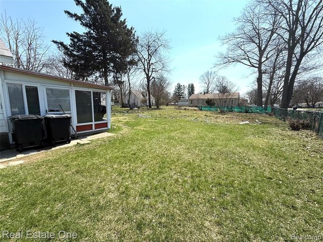 18318 Deering Street, Livonia, MI 48152