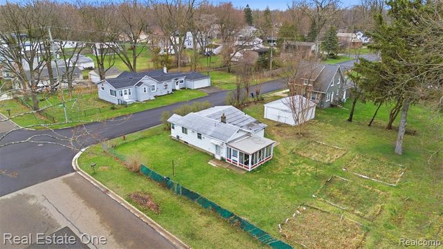 18318 Deering Street, Livonia, MI 48152