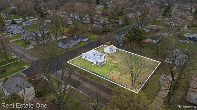 18318 Deering Street, Livonia, MI 48152