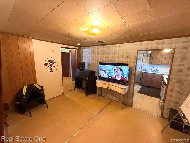 18318 Deering Street, Livonia, MI 48152