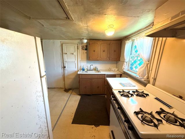 18318 Deering Street, Livonia, MI 48152