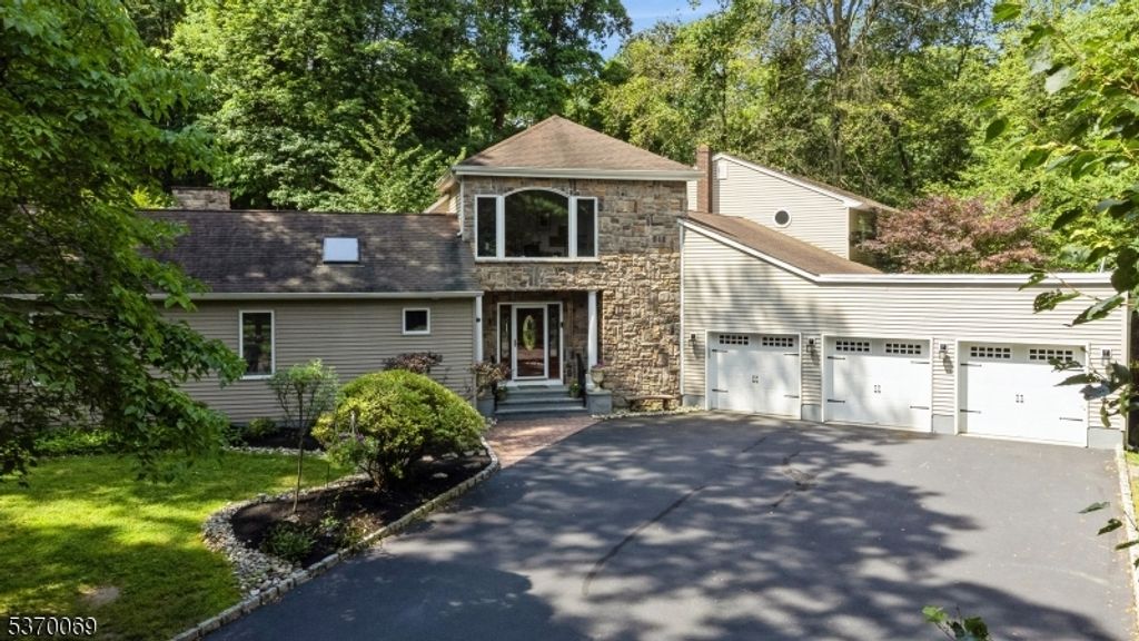 2 Derby Ln, East Brunswick Twp., NJ 08816