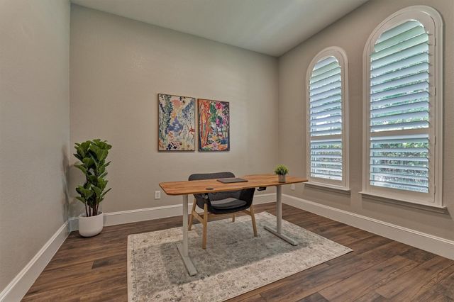 155 W Wading Pond Circle, Tomball, TX 77375