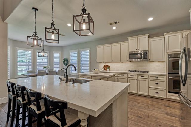 155 W Wading Pond Circle, Tomball, TX 77375