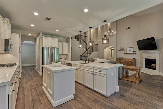 155 W Wading Pond Circle, Tomball, TX 77375