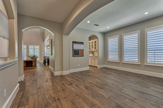 155 W Wading Pond Circle, Tomball, TX 77375
