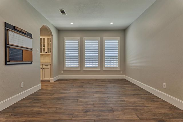 155 W Wading Pond Circle, Tomball, TX 77375