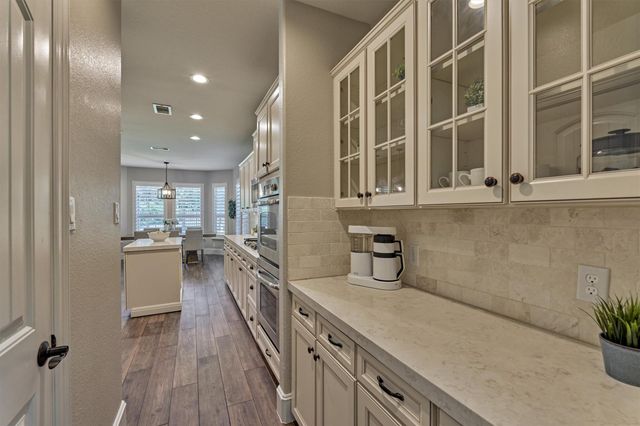 155 W Wading Pond Circle, Tomball, TX 77375