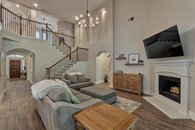 155 W Wading Pond Circle, Tomball, TX 77375